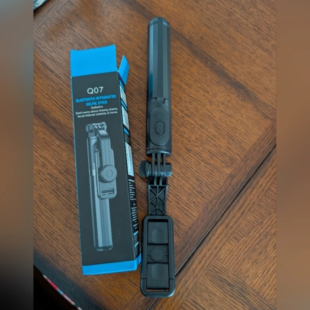 Bluetooth Integrated Selfie Stick